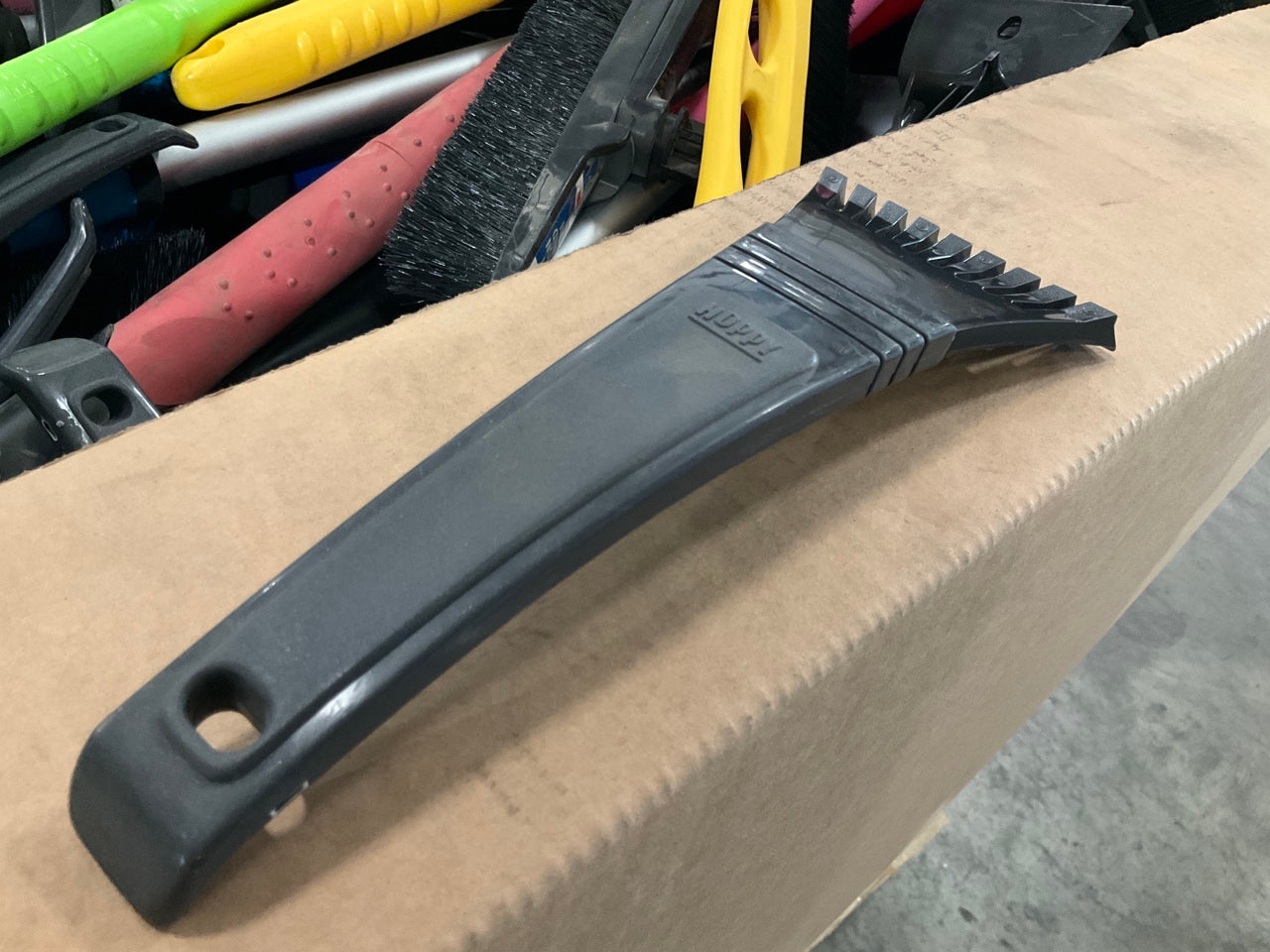 300 Pieces - WHOLESALE Pallet Of Ice Scrapers & Snow Brushes
