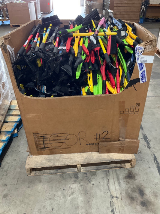 629 Pieces - WHOLESALE Pallet Of Ice Scrapers & Snow Brushes, MIXED LOT