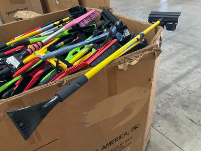 629 Pieces - WHOLESALE Pallet Of Ice Scrapers & Snow Brushes, MIXED LOT