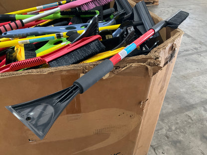 629 Pieces - WHOLESALE Pallet Of Ice Scrapers & Snow Brushes, MIXED LOT