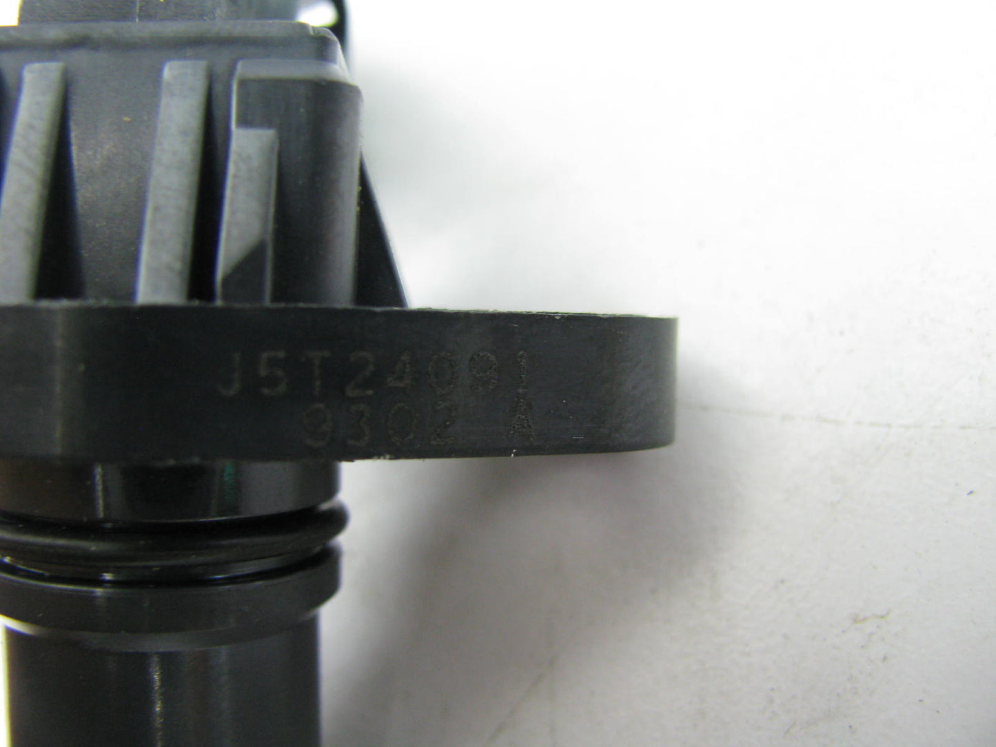 NEW - OUT OF BOX J5T24091 Camshaft Position Sensor