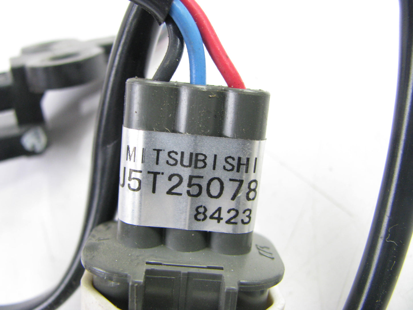NEW - UNBOXED OEM J5T25078 Right Camshaft Position Sensor 94-95 Montero 3.5L-V6