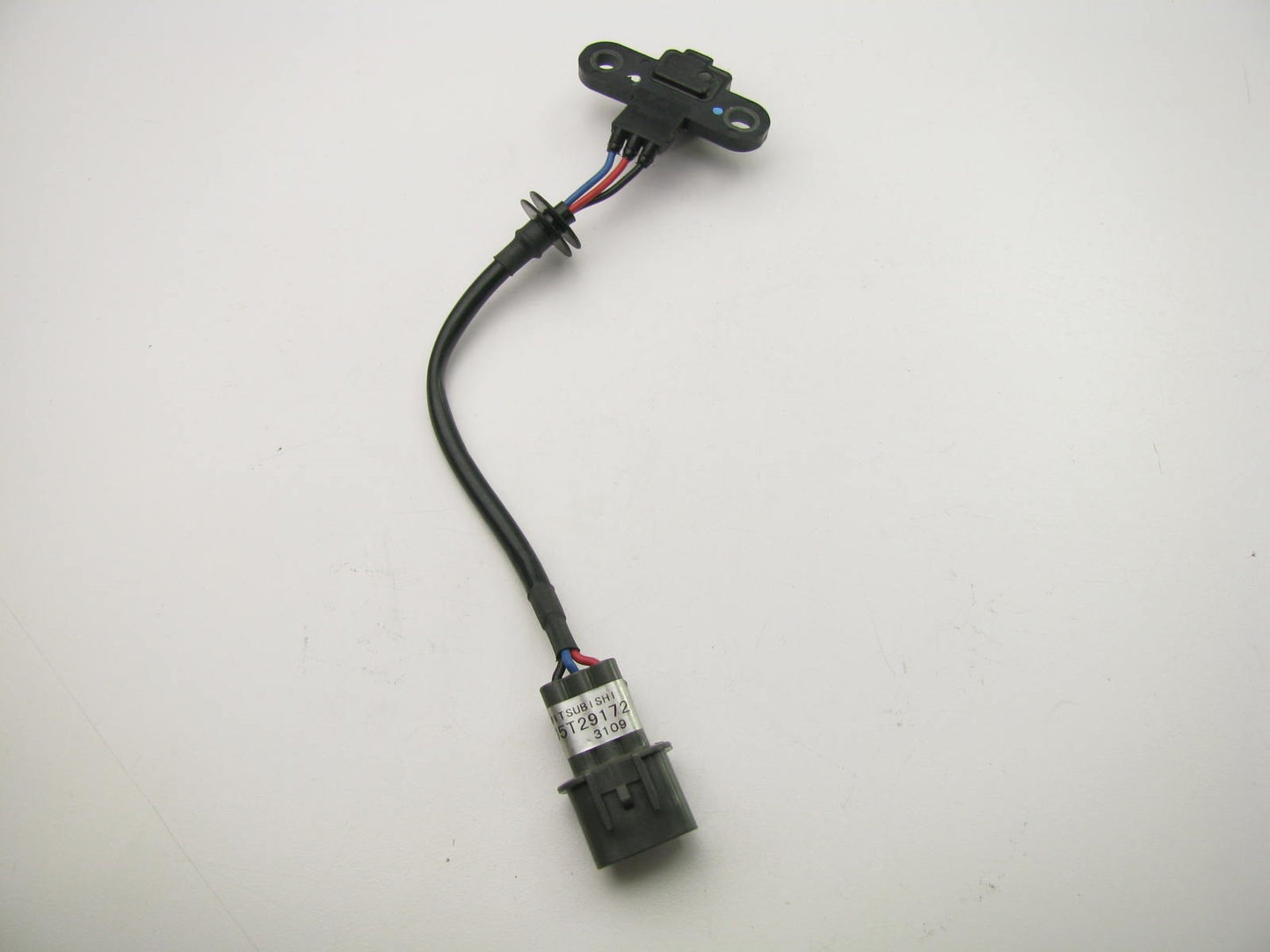 NEW - OUT OF BOX - OEM Mitsubishi J5T29172 Engine Camshaft Position Sensor