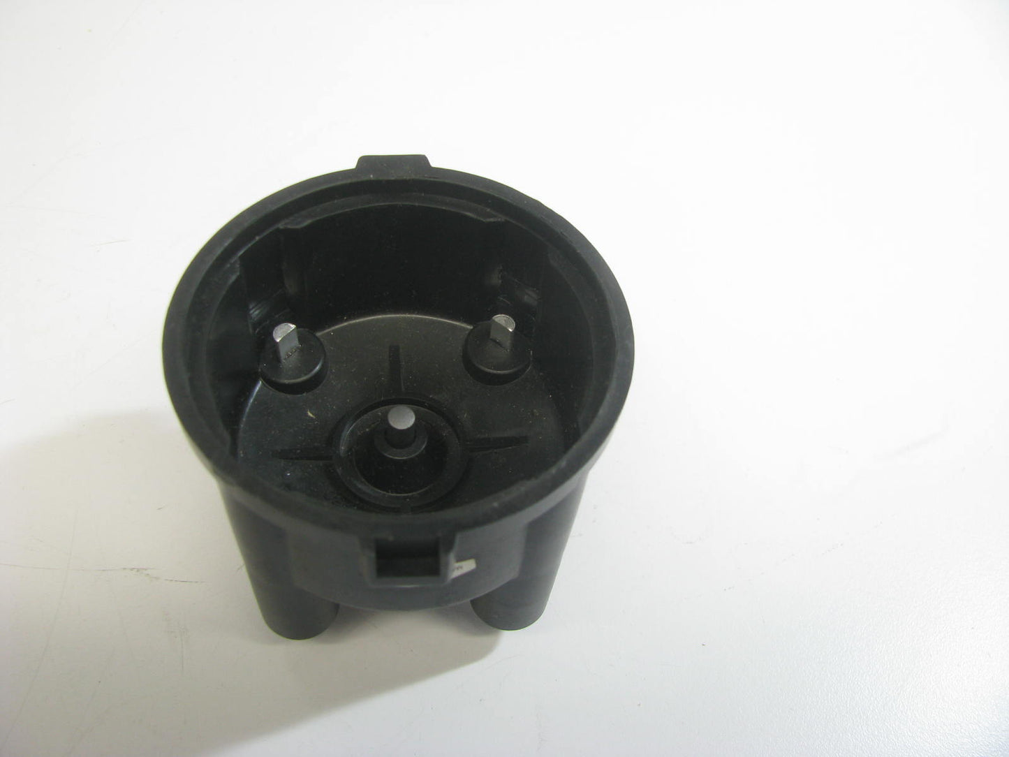 NEW - Out Of Box STANDARD JH69 Ignition Distributor Cap - YD-106 D379A 37547