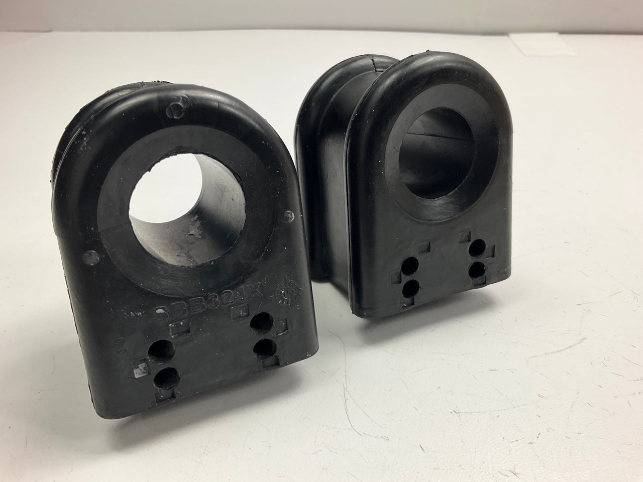 NEW - OUT OF BOX K200729 Front Suspension Stabilizer Sway Bar Bushing Kit