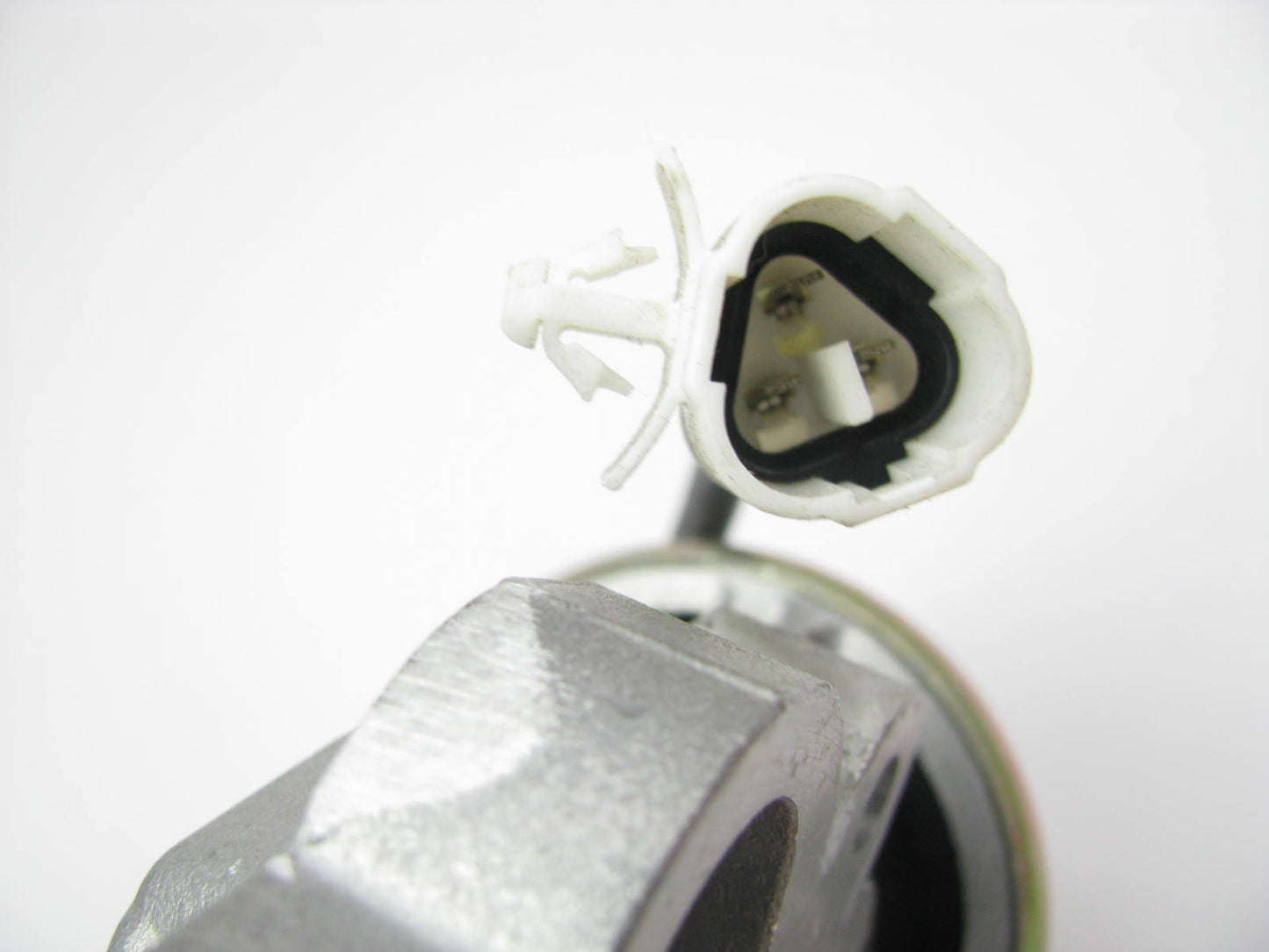 NEW - OUT OF BOX K5T59175 EGR Valve Assembly For 1988-1992 Ford Mazda 2.2L-L4