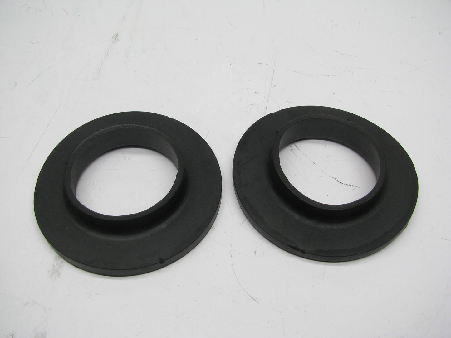 (2) NEW - OUT OF BOX K6203 Rear Coil Spring Insulators
