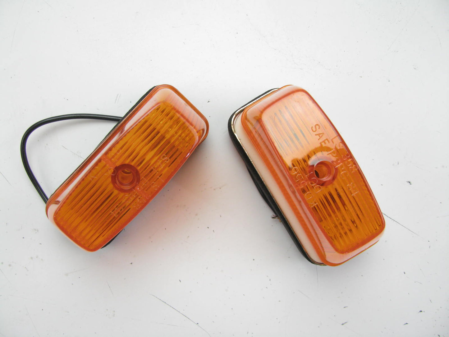 (2) NEW - OUT OF BOX Vintage KD Lamp KD556 Amber Side Marker Lights