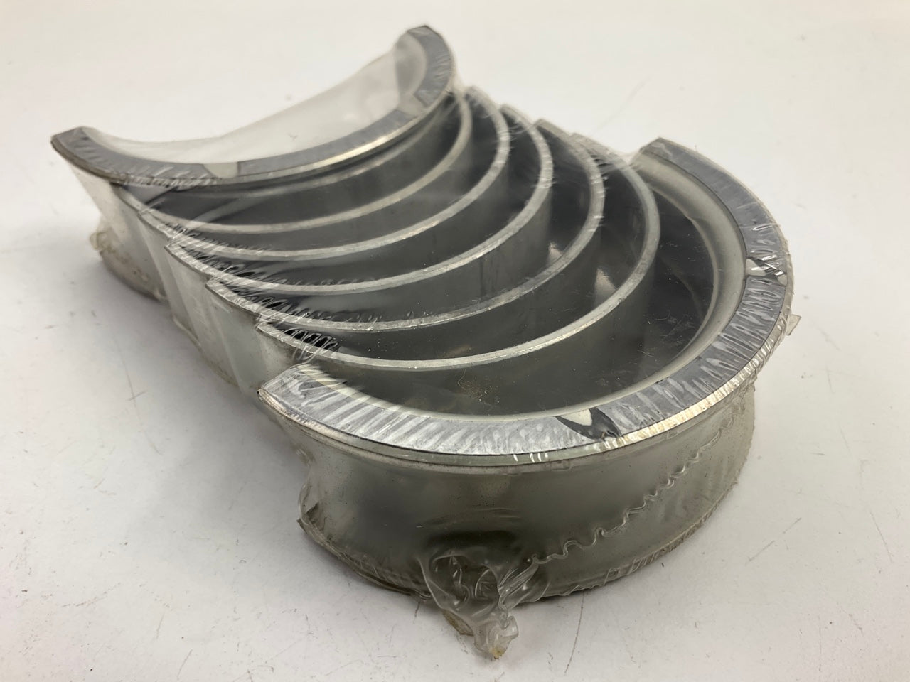 NEW - UNBOXED KM404 Engine Main Bearings  STD For 1975-1976 Chrysler 225