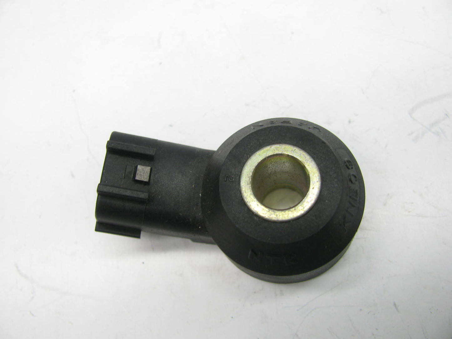 NEW - OUT OF BOX NTK KNE09 Ignition Knock Detonation Sensor
