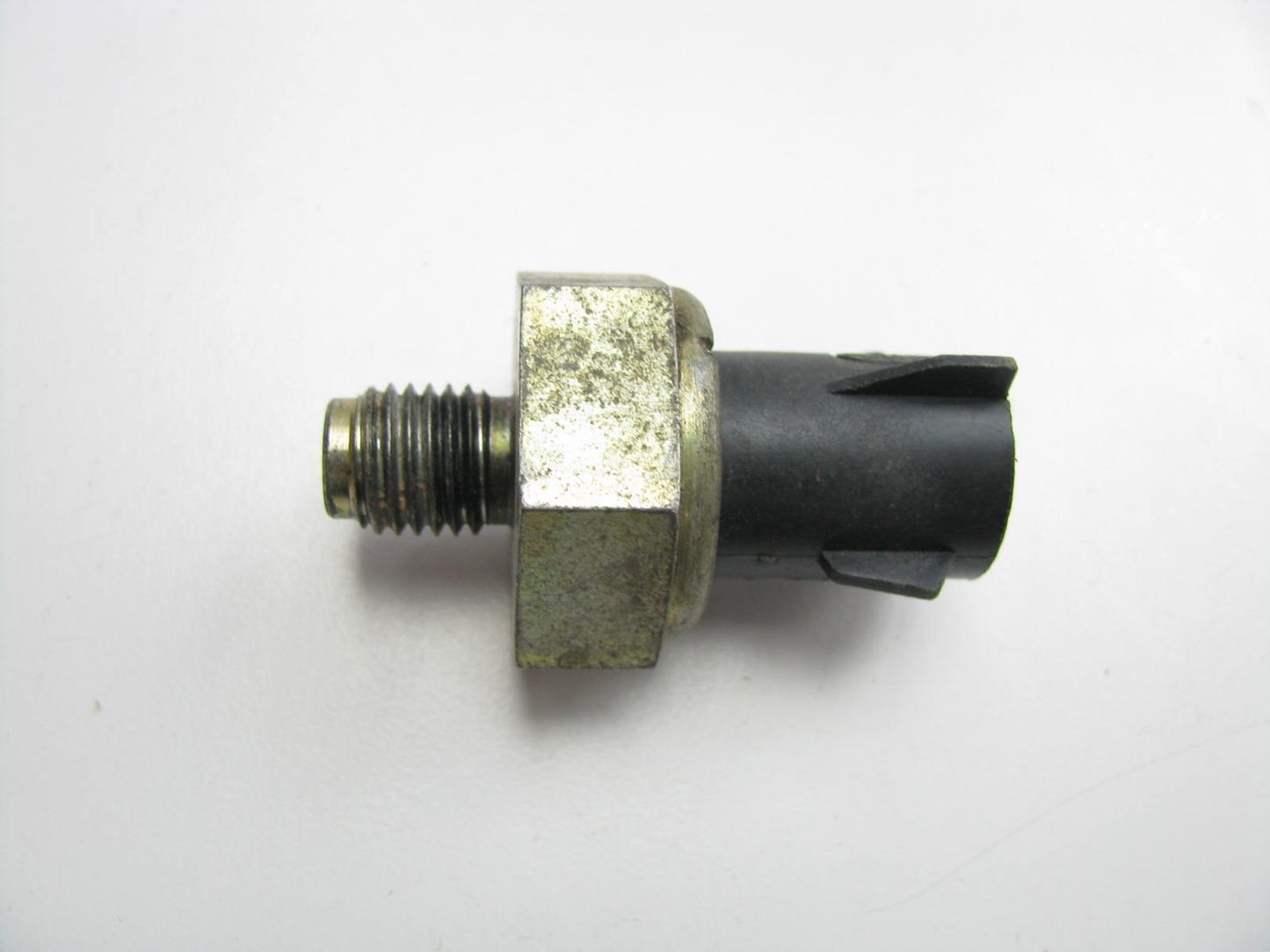 NEW - OUT OF BOX - KS19 Ignition Knock (Detonation) Sensor