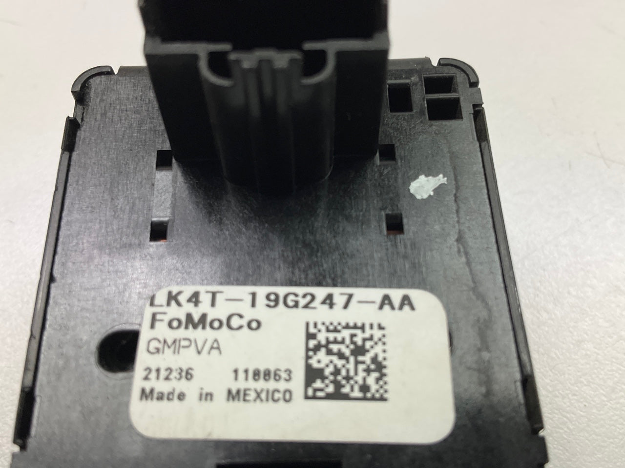 NEW UNBOXED Ford LK4T-19G247-AA 400W Inverter Socket Power Outlet 21-24 Bronco