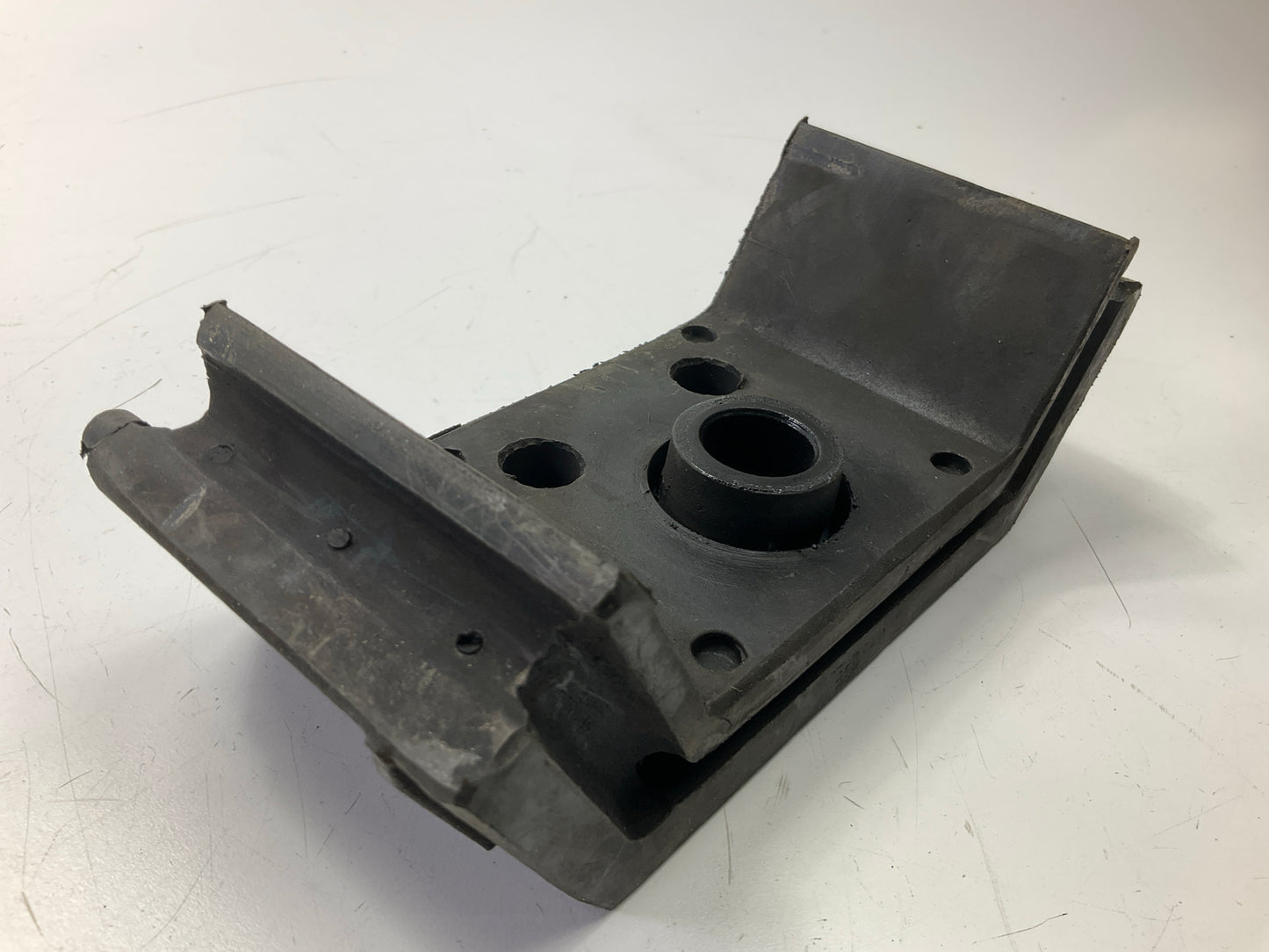 NEW - OUT OF BO AUTOMANN M17411 Motor Mount Replaces Kenworth # K066377