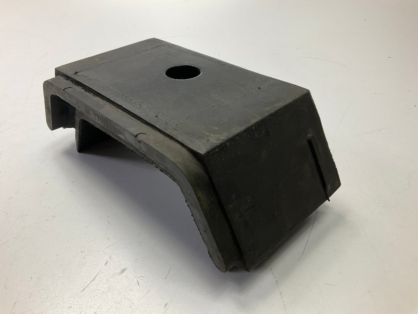 NEW - OUT OF BO AUTOMANN M17411 Motor Mount Replaces Kenworth # K066377