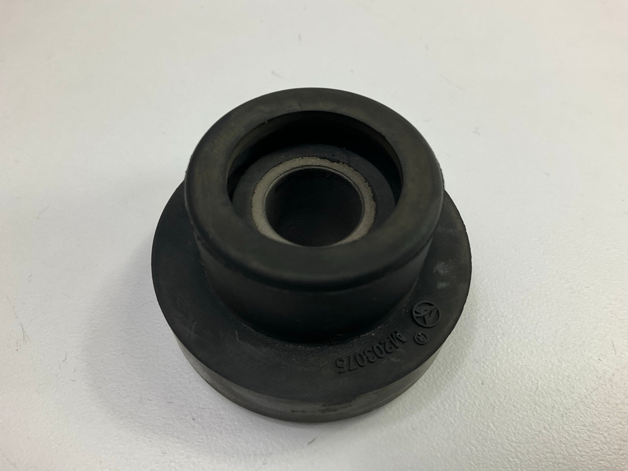 NEW UNBOXED Automann M203075 Radiator Mount Bushing For Peterbilt 07-05861
