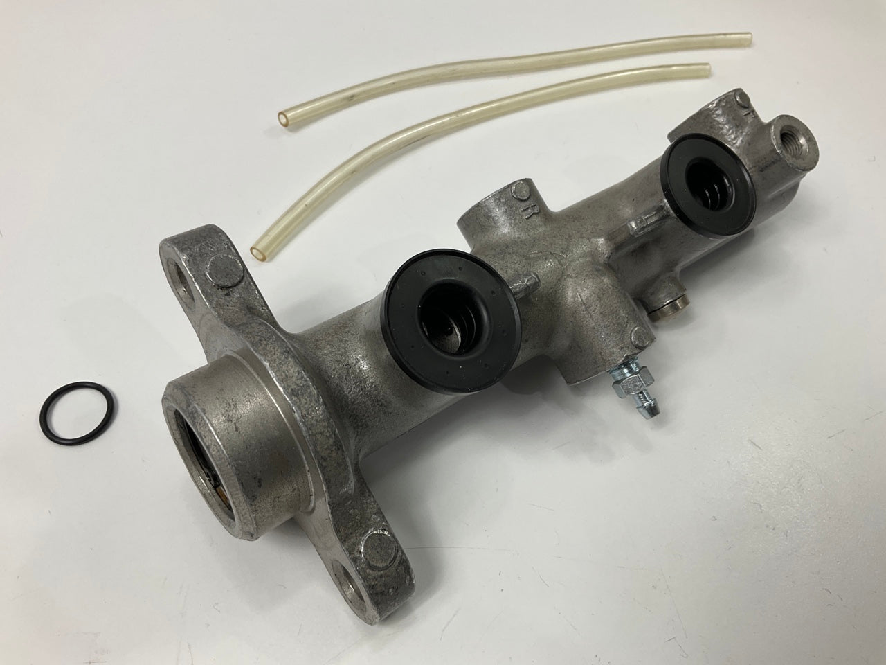 REMAN. Unboxed M3070 Brake Master Cylinder