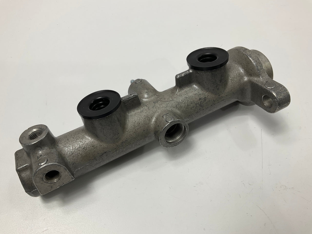 REMAN. Unboxed M3070 Brake Master Cylinder