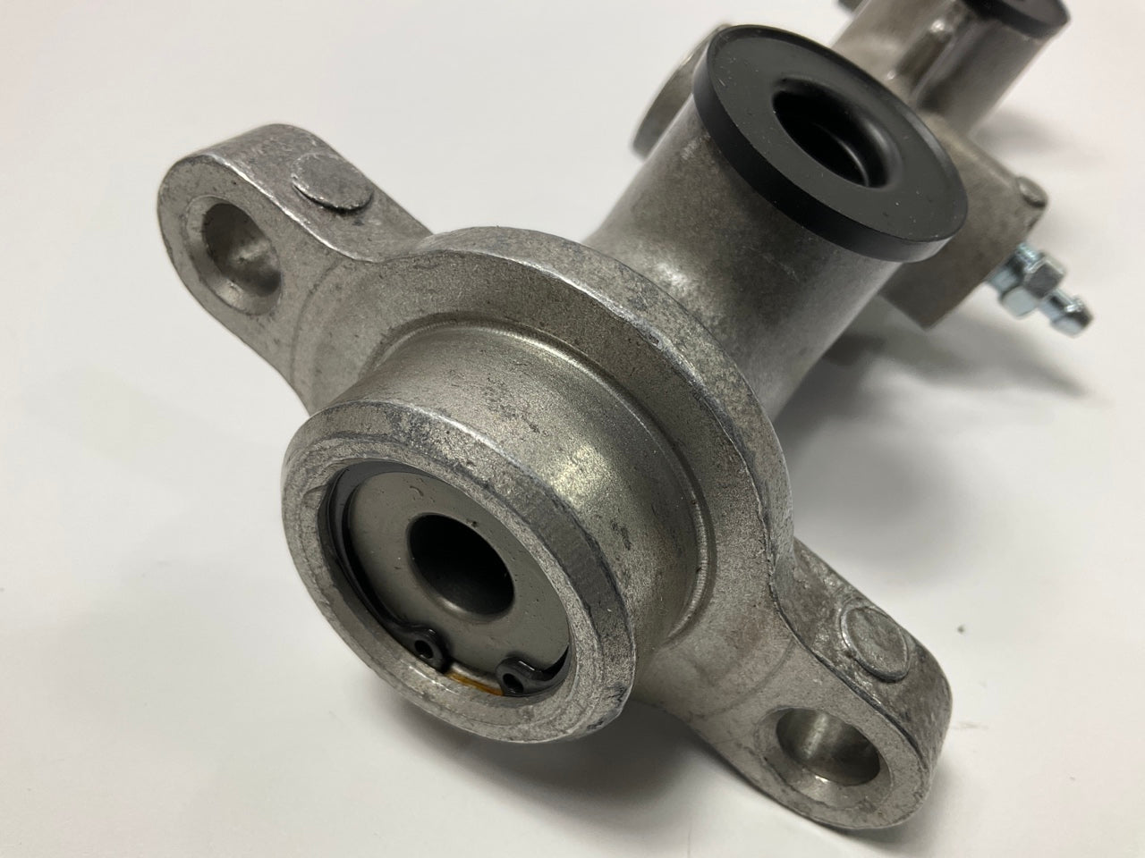 REMAN. Unboxed M3070 Brake Master Cylinder