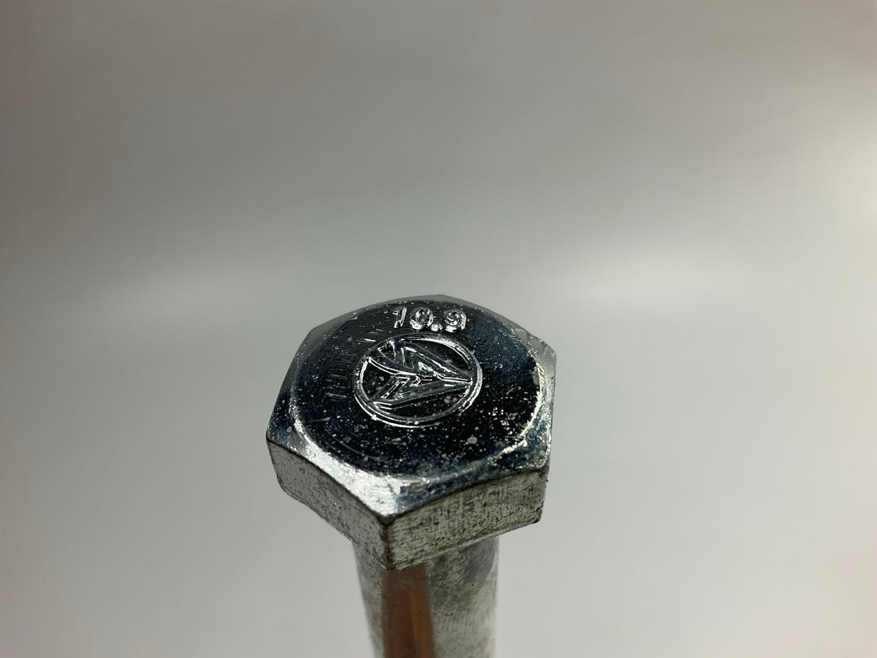 NEW Unboxed Automann M5231 Bolt For Kenworth, M16-2.0 Threads, 290mm Long