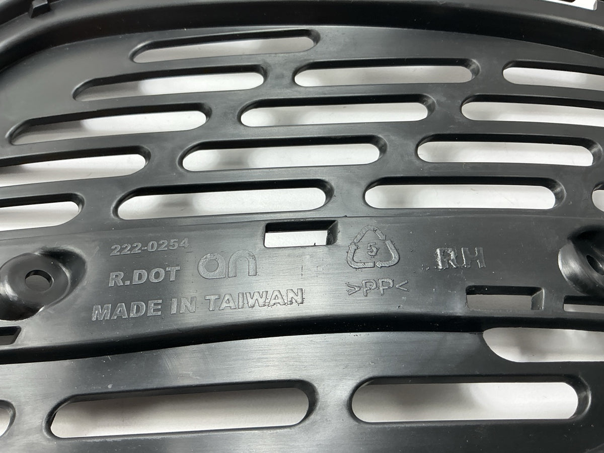 NEW AFTERMARKET - Front Right Bumpert Insert