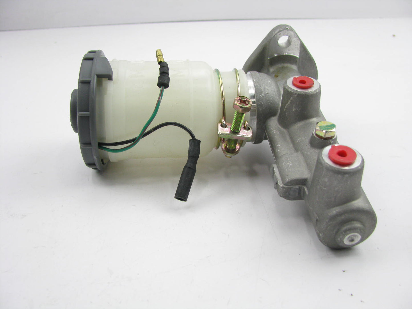 NEW - OUT OF BOX MC41026 Brake Master Cylinder W/ Reservoir