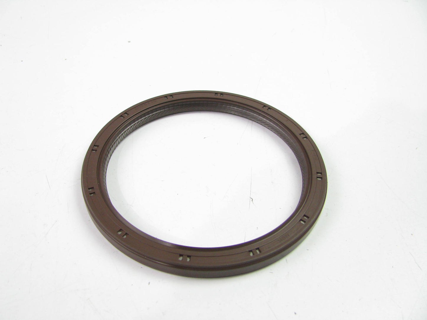 NEW - OUT OF BOX MD359158 Rear Engine Crankshaft Seal