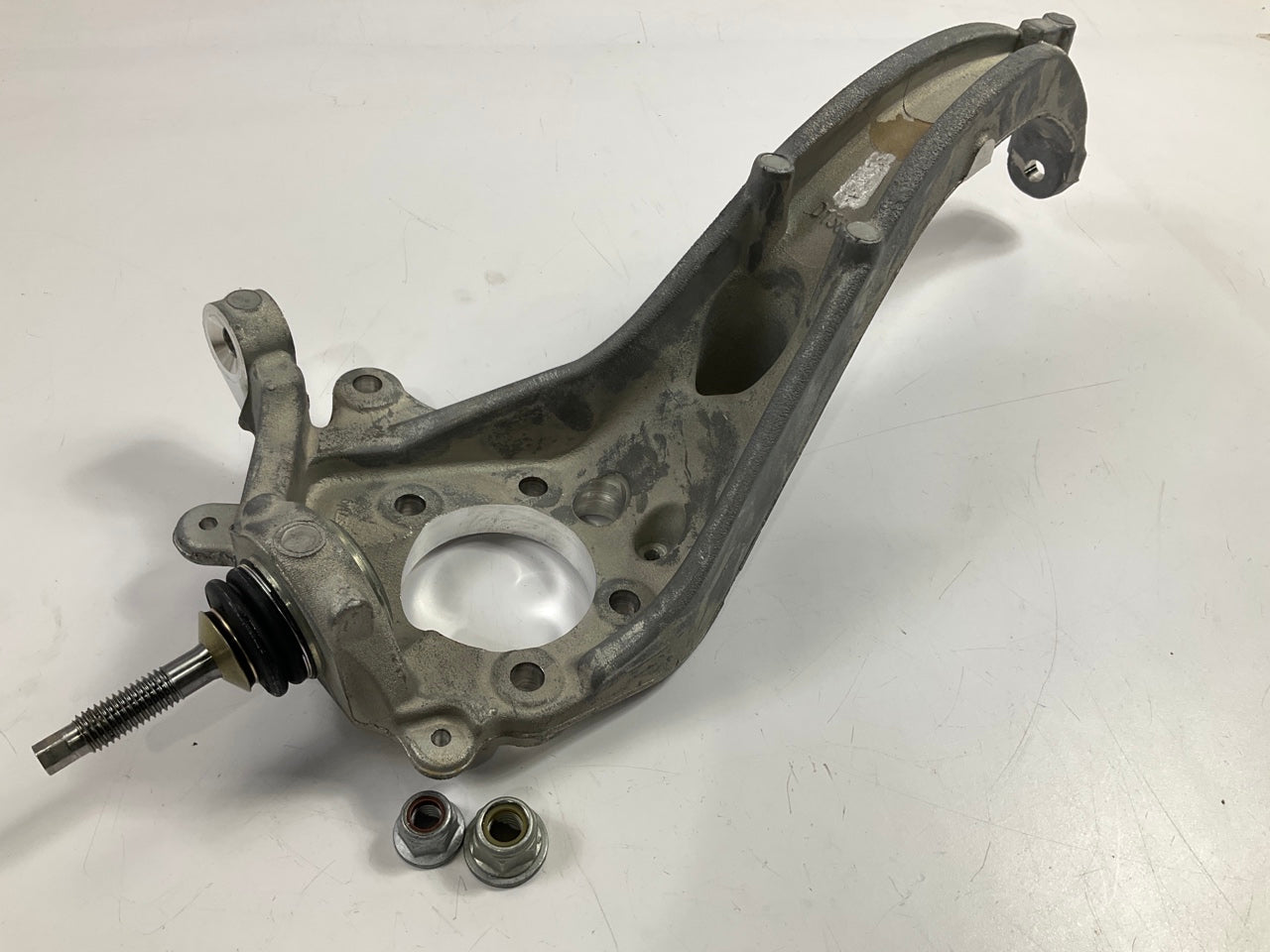 NEW FRONT LEFT Steering Knuckle W/ Ball Joint - 2002-2005 Thunderbird 2000-06 LS
