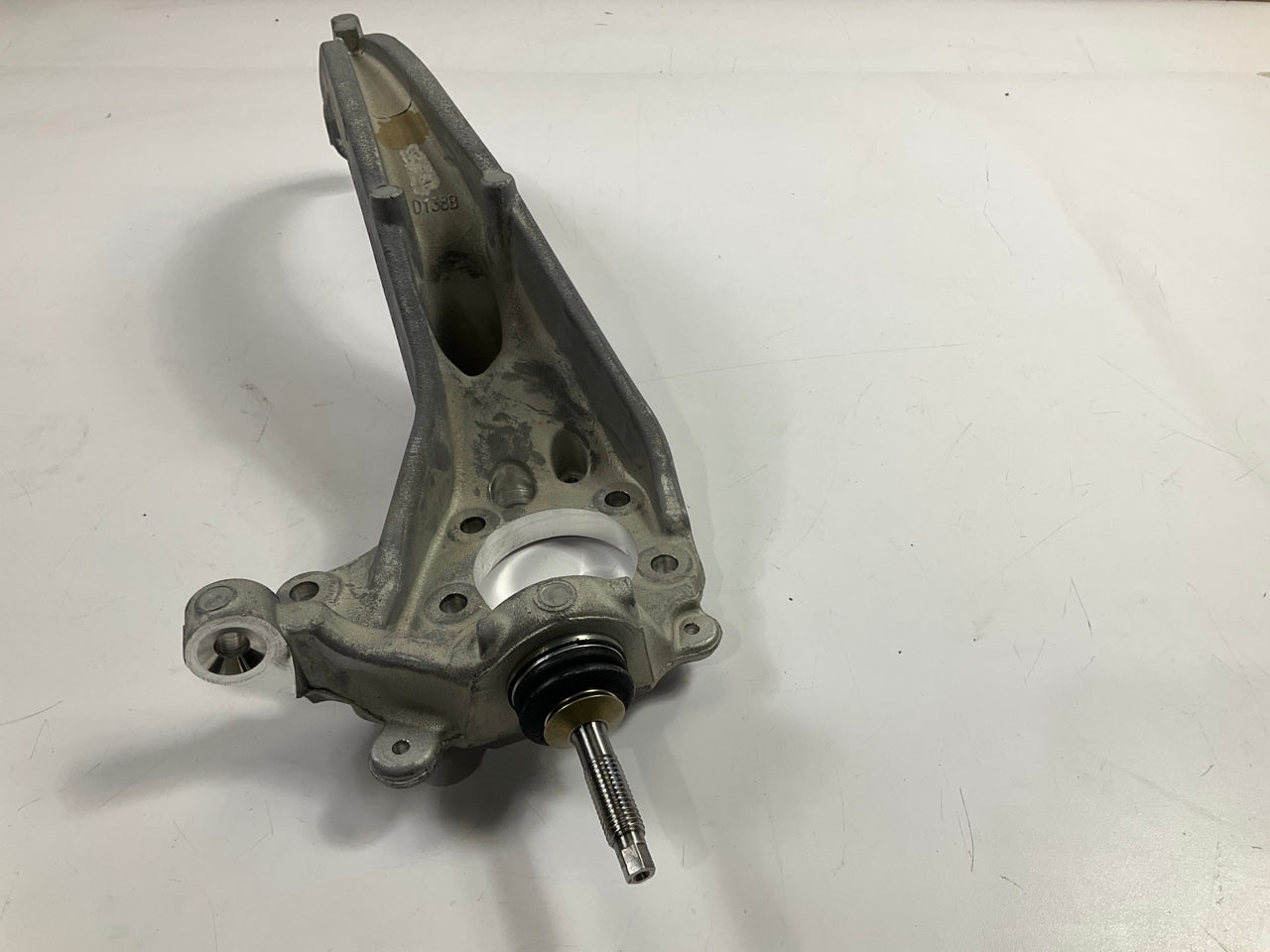 NEW FRONT LEFT Steering Knuckle W/ Ball Joint - 2002-2005 Thunderbird 2000-06 LS