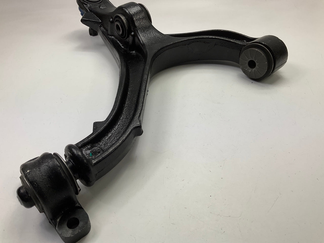 NEW - UNBOXED MS25170 Suspension Control Arm Assembly, Front Left Lower