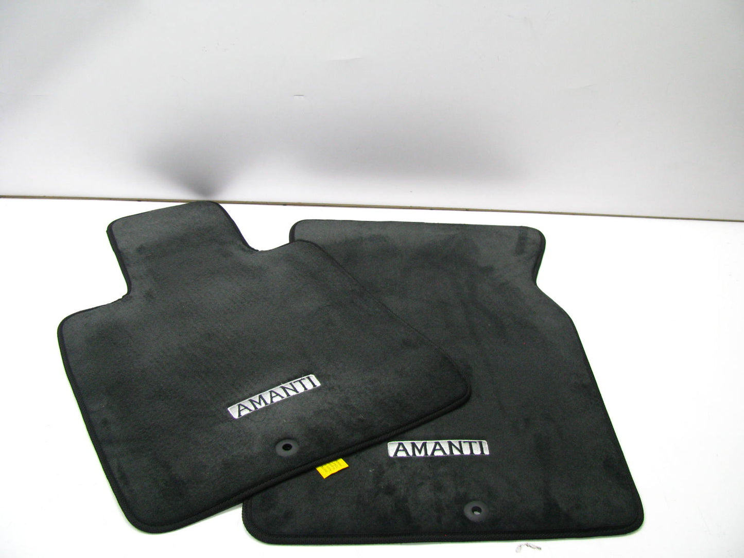 NEW UNBOXED OEM 4-PIECE Carpet Floor Mat Set For 07-09 Kia Amanti P81403F101VA