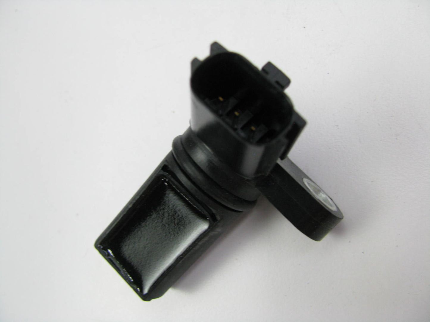NEW - OUT OF BOX PC401 Camshaft Position Sensor For 2003-06 Nissan 4.5L 5.6L-V8
