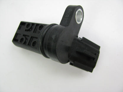 NEW - OUT OF BOX PC401 Camshaft Position Sensor For 2003-06 Nissan 4.5L 5.6L-V8
