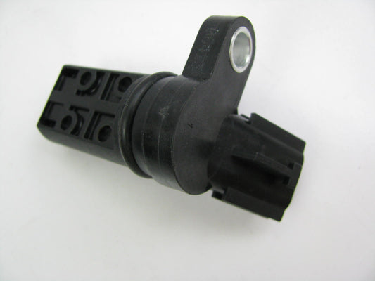 NEW - OUT OF BOX PC401 Camshaft Position Sensor For 2003-06 Nissan 4.5L 5.6L-V8