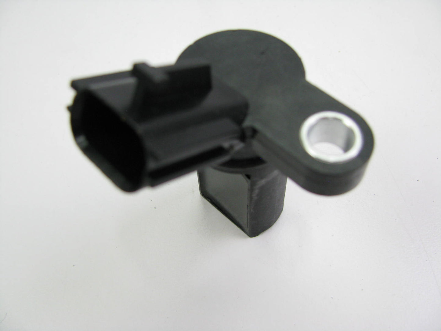 NEW - OUT OF BOX PC401 Camshaft Position Sensor For 2003-06 Nissan 4.5L 5.6L-V8
