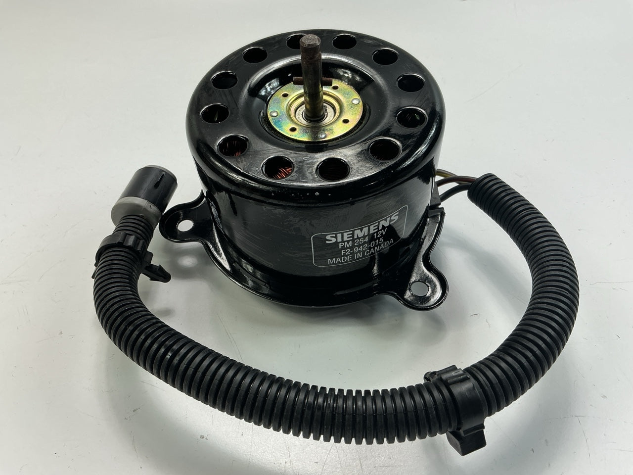 NEW - OUT OF BOX - Siemens PM254 Engine Radiator Fan Motor