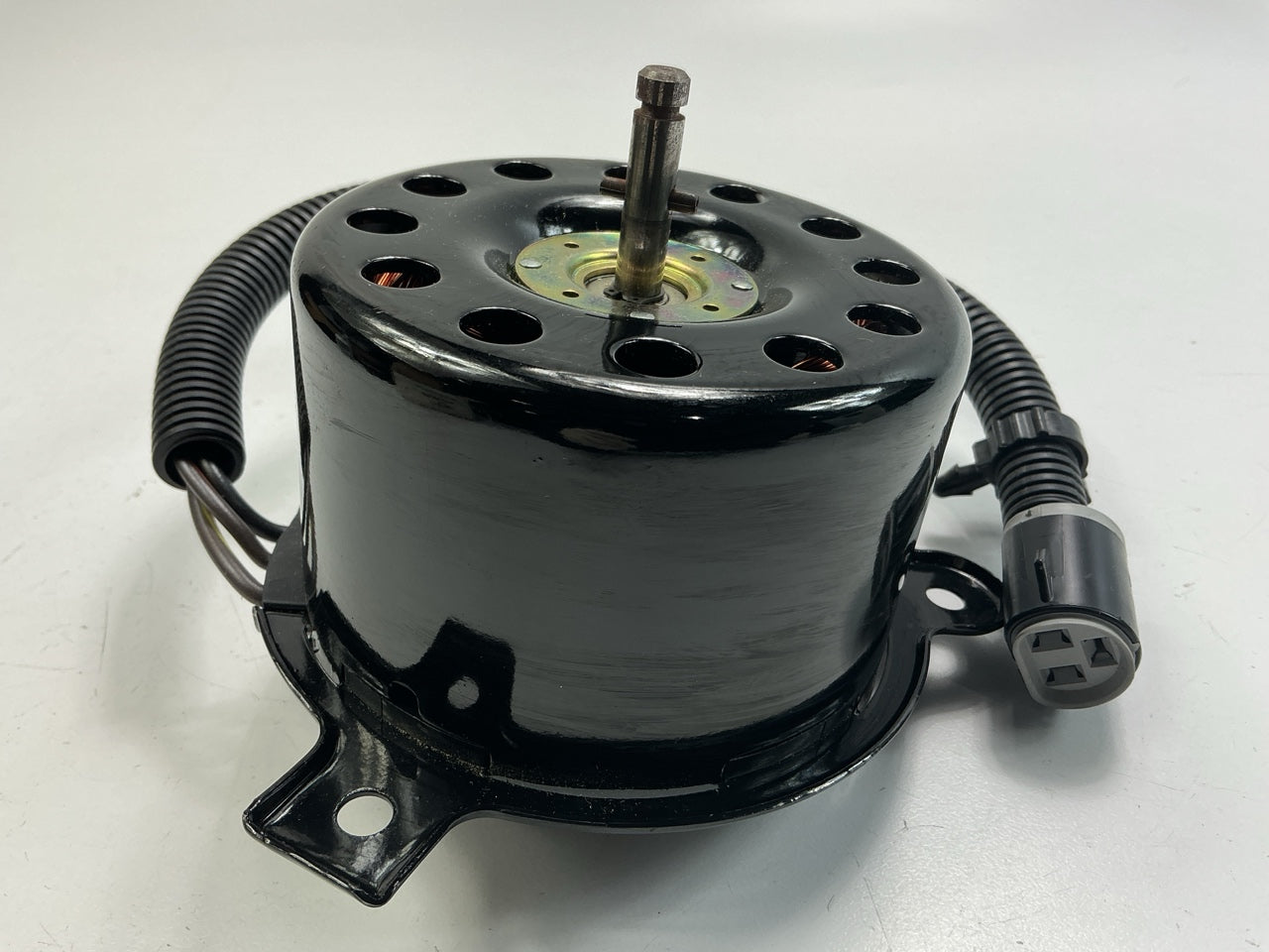NEW - OUT OF BOX - Siemens PM254 Engine Radiator Fan Motor
