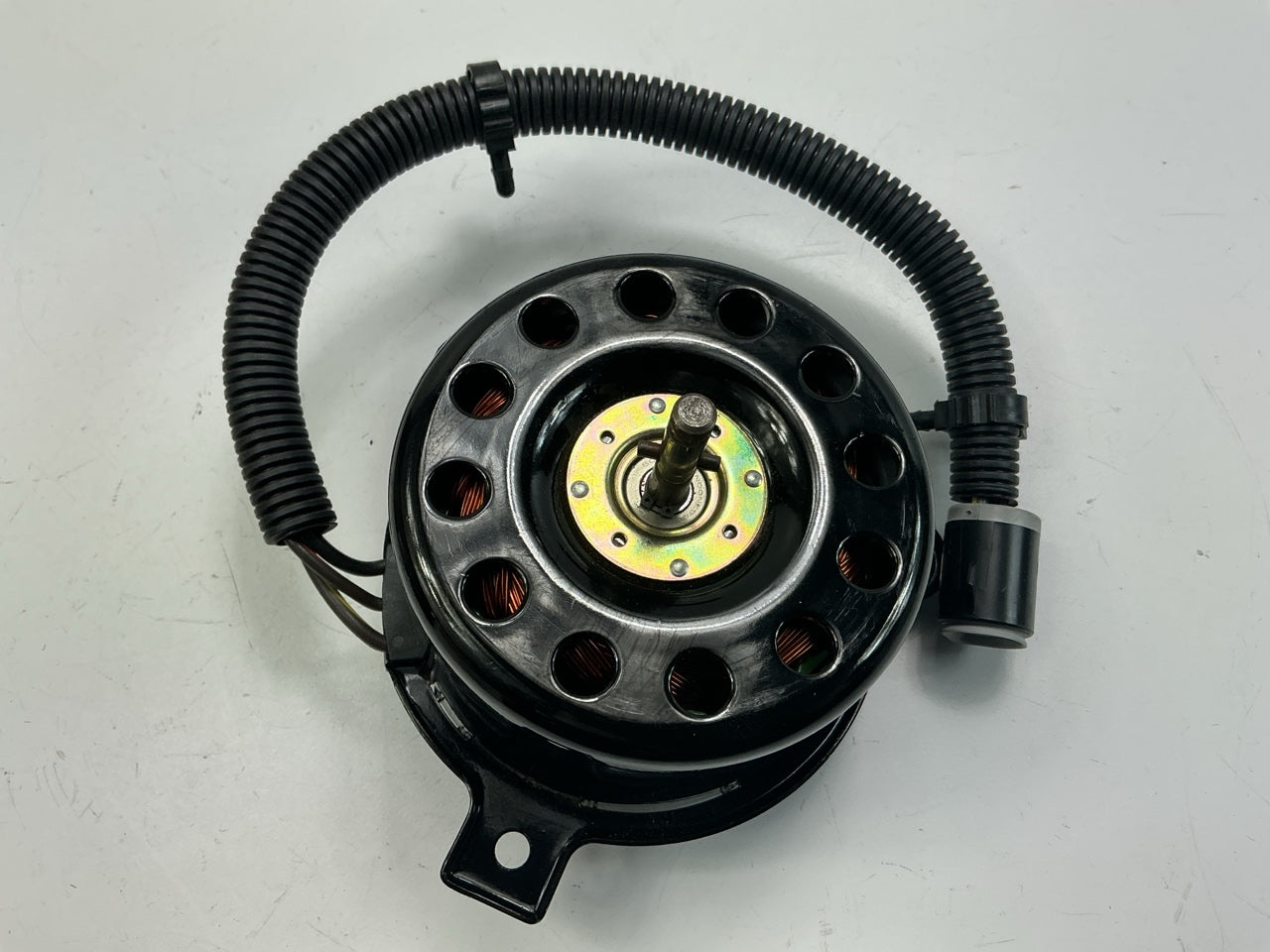 NEW - OUT OF BOX - Siemens PM254 Engine Radiator Fan Motor