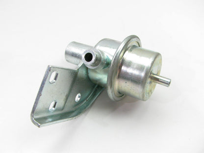 NEW UNBOXED PR21 Fuel Pressure Regulator For 1987-90 Jeep 4.0L - COLOR MAY VARY