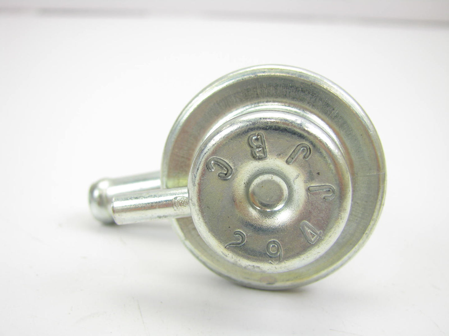 NEW UNBOXED PR29 Fuel Pressure Regulator For 1984-1988 Mazda RX-7
