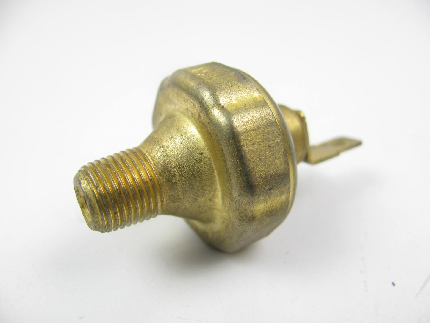 NEW - OUT OF BOX - Standard PS11 Engine Oil Pressure Switch Sender For Light