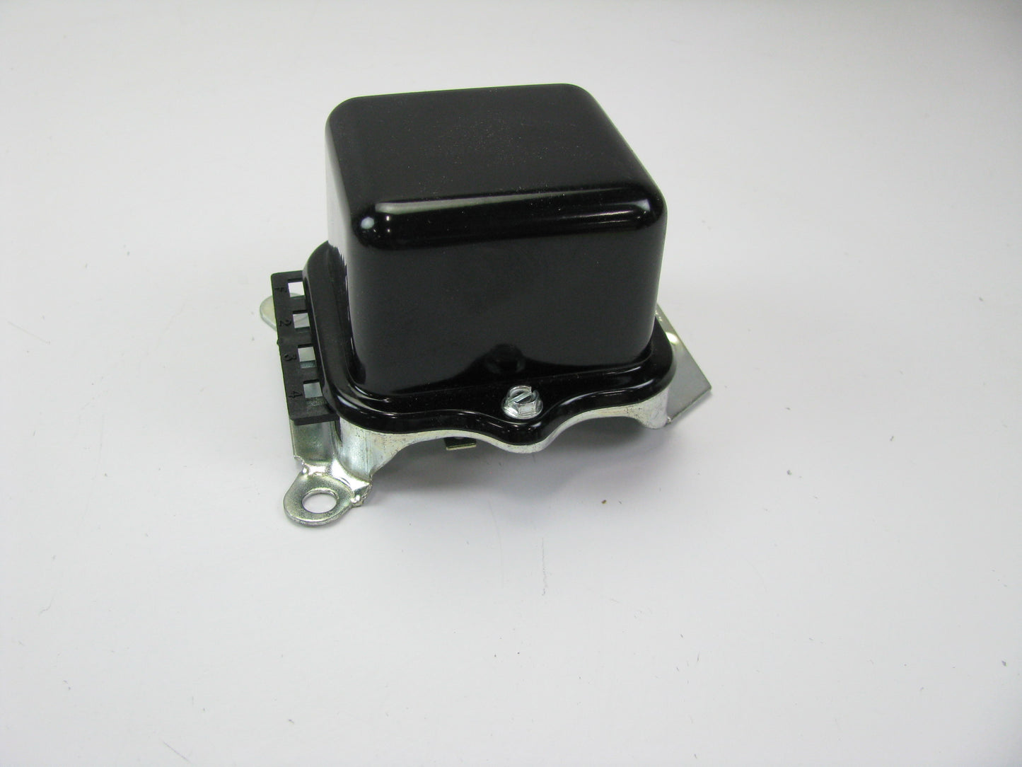 NEW - UNBOXED - R281 Voltage Regulator