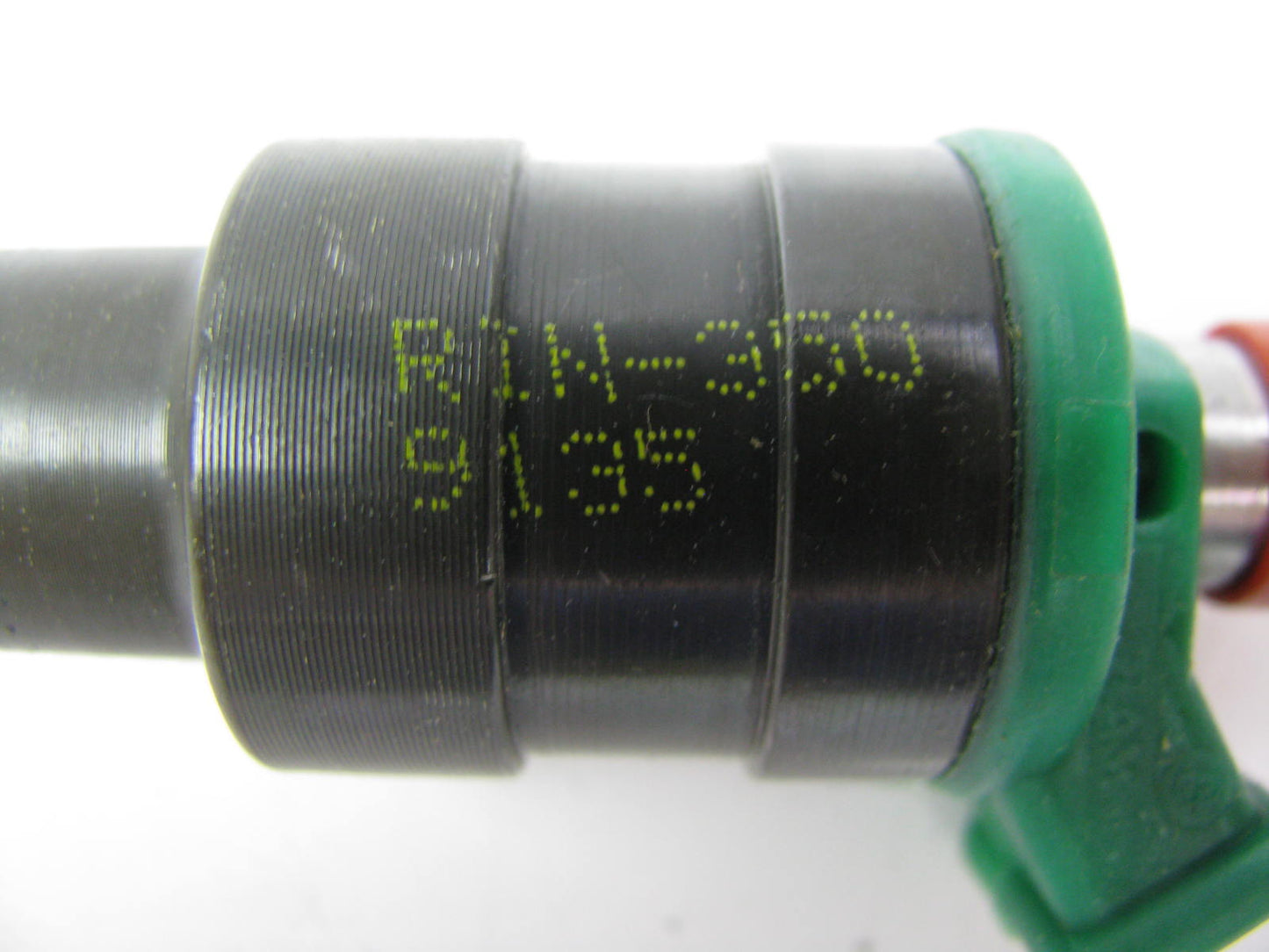 NEW - OUT OF BOX RIN-350 Fuel Injector For 1978-1980 Cadillac 350 425 500-V8