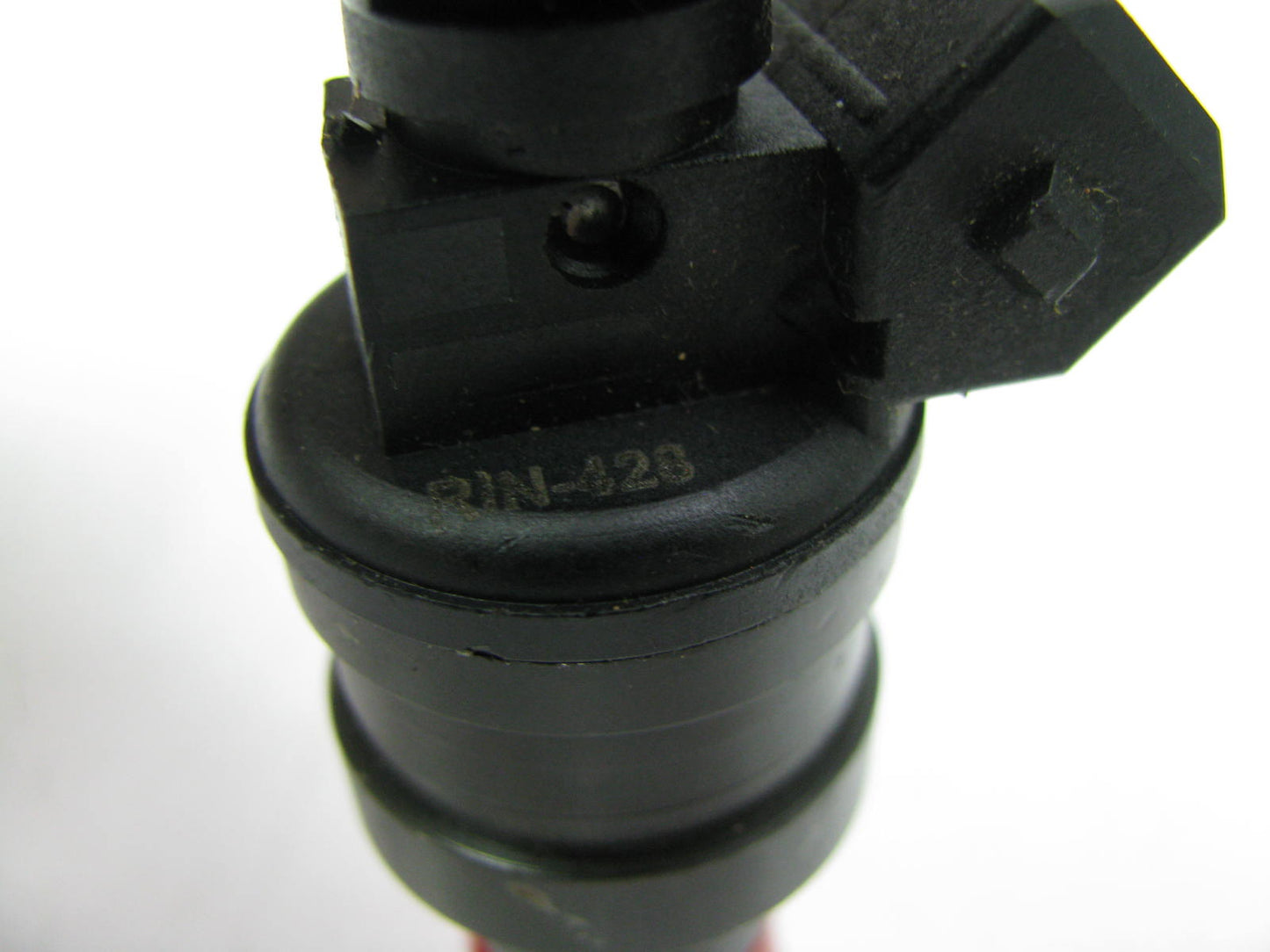 NEW - OUT OF BOX RIN-428 Fuel Injector For 94-95 Saab 900 2.5L-V6