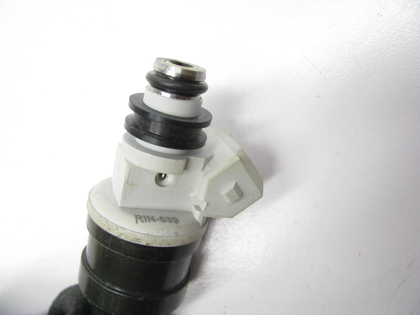 NEW - OUT OF BOX RIN-539 Fuel Injector