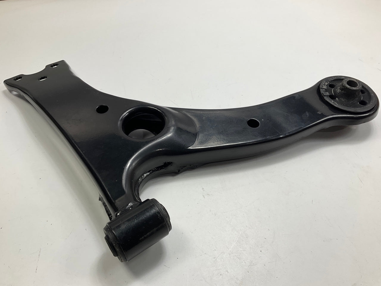 NEW - OUT OF BOX RK640360 Front Right Lower Suspension Control Arm
