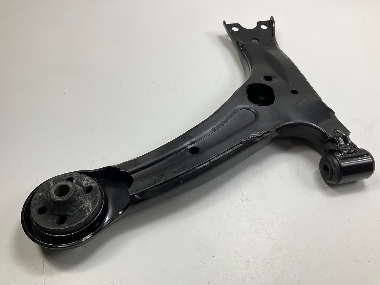 NEW - OUT OF BOX RK640360 Front Right Lower Suspension Control Arm