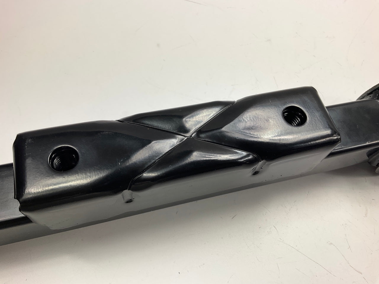 NEW - UNBOXED RK641180 Rear Lower Control Arm For 2002-2007 Jeep Liberty