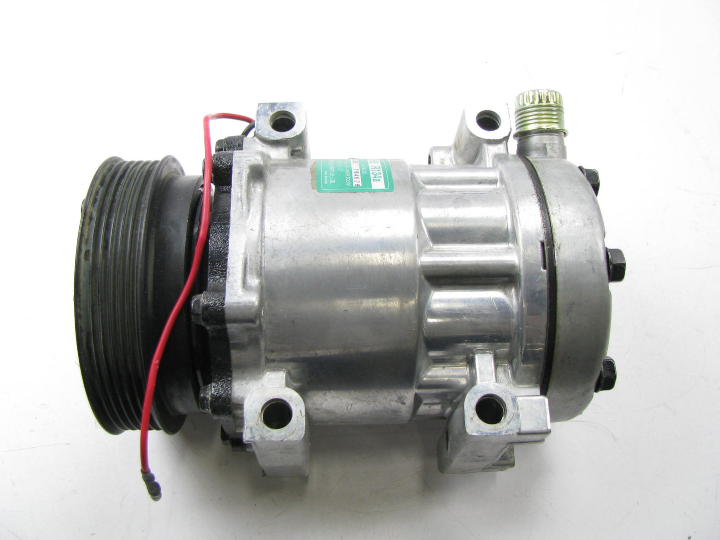 NEW - OUT OF BOX SE7H15 SD7H15 A/C Compressor W/ Clutch For IH Mack