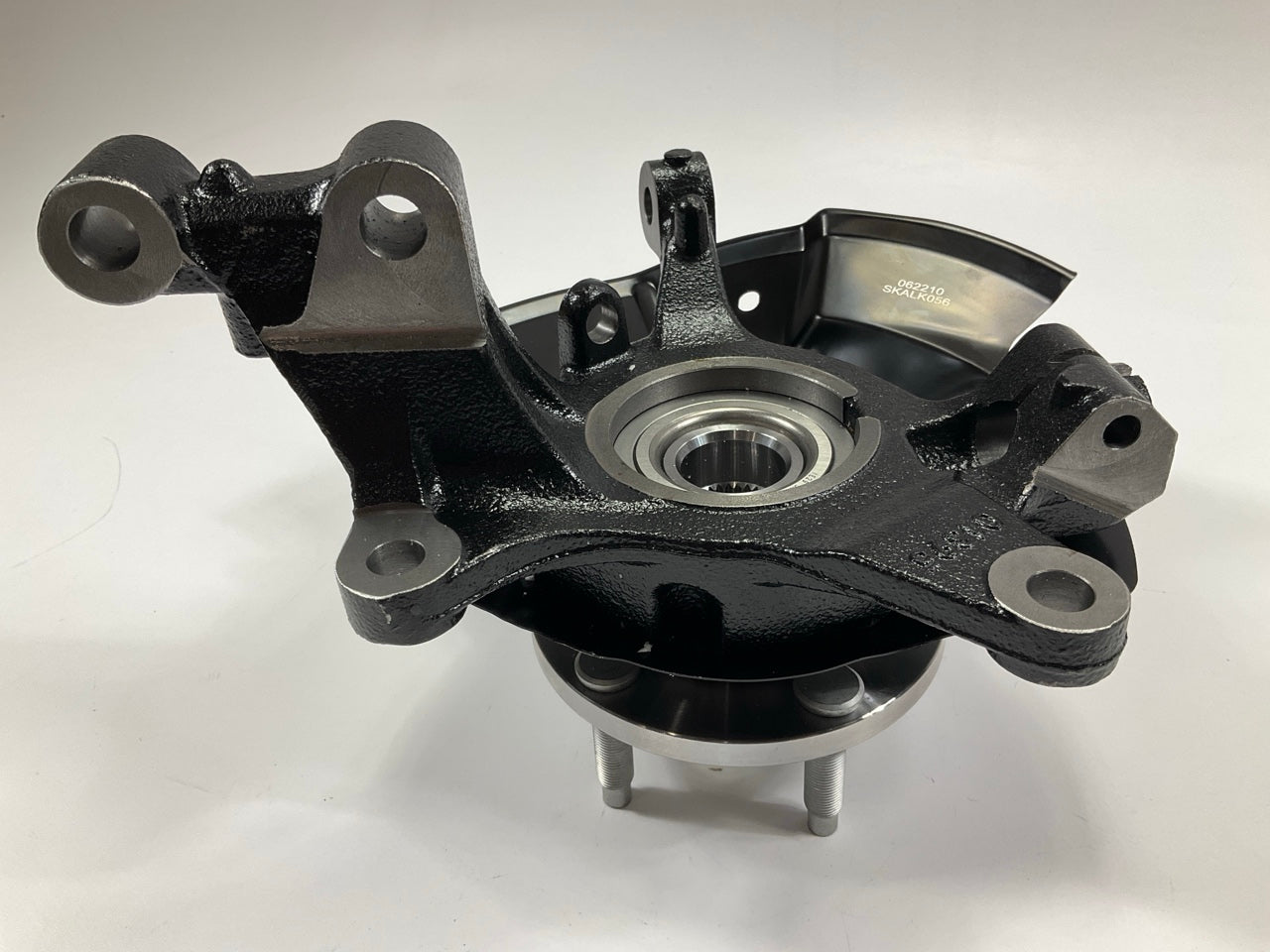 NEW - OUT OF BOX SKALK056 Front Right Steering Knuckle With Wheel Bearing