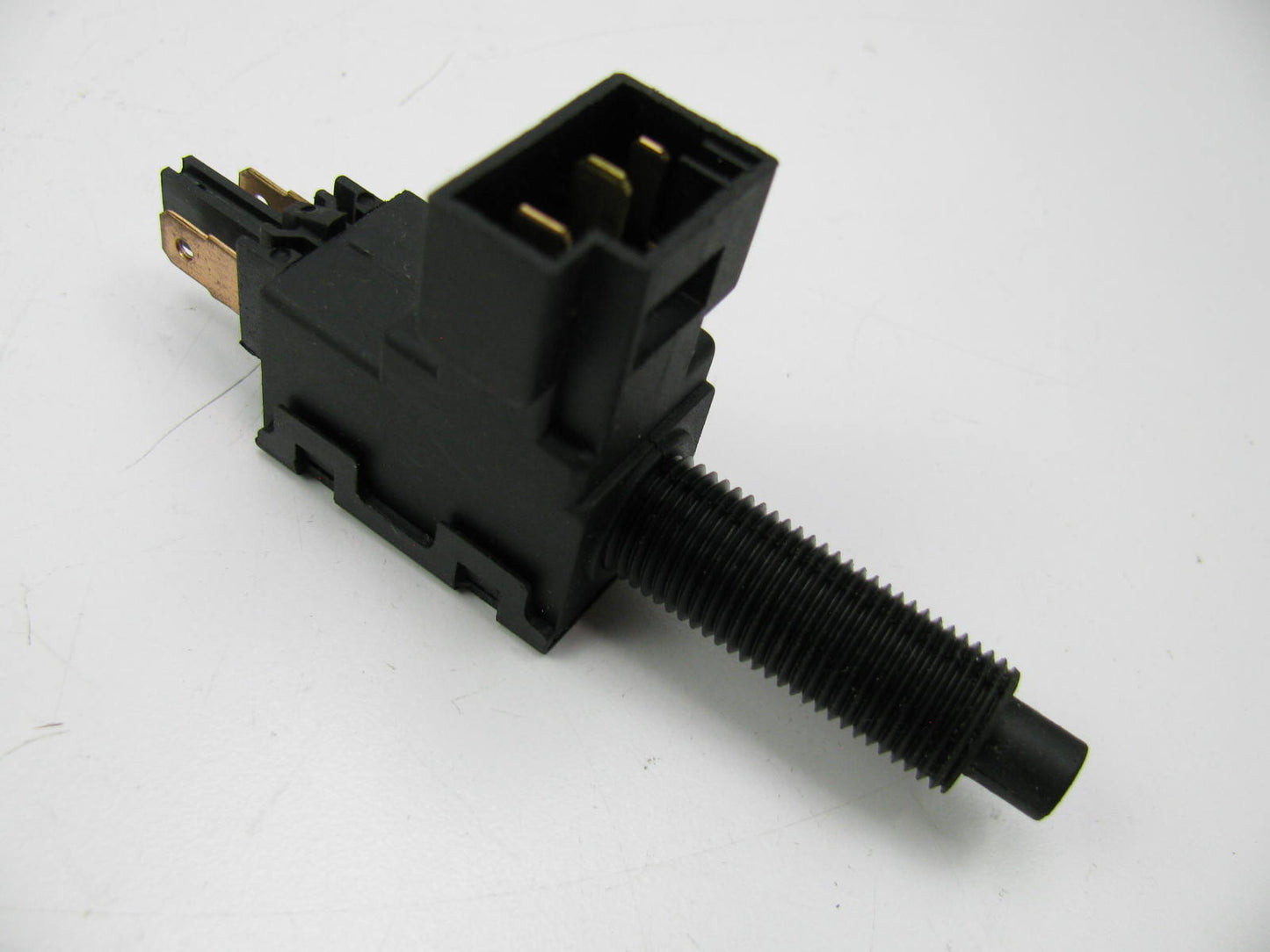 NEW - OUT OF BOX STANDARD SLS132 Brake Light Switch - 853A 25523464 25529861
